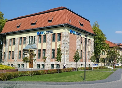uni-building